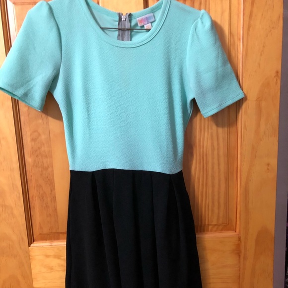 LuLaRoe Dresses & Skirts - LuLaRoe Amelia pocket dress